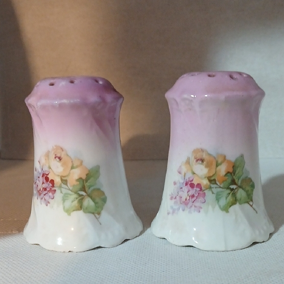 Other - Vintage Floral Pink and White Salt and Pepper Shakers